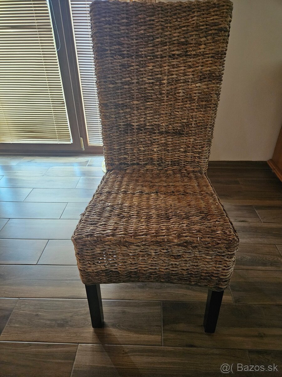 Jedálenské ratanové stoličky  4 ks