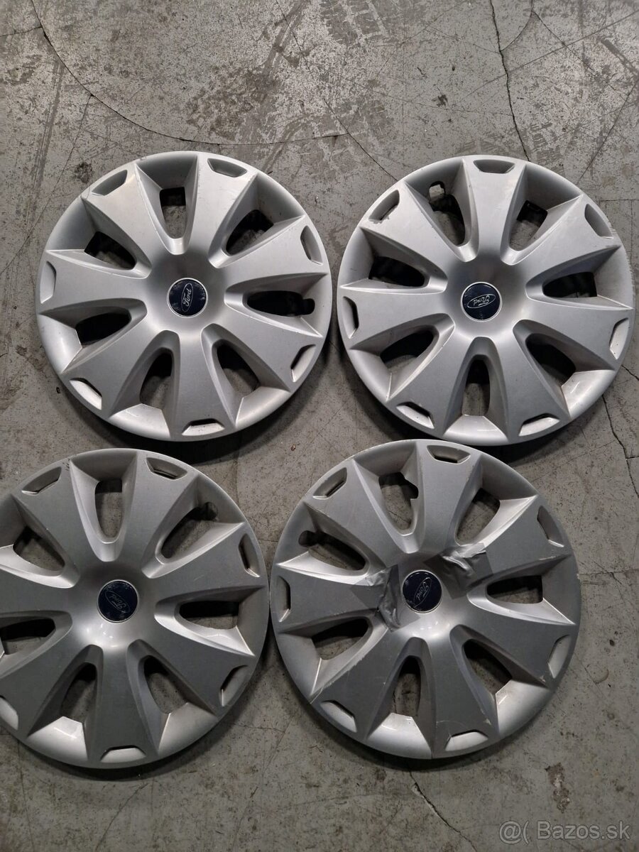 Puklice Ford R16 4 kusy