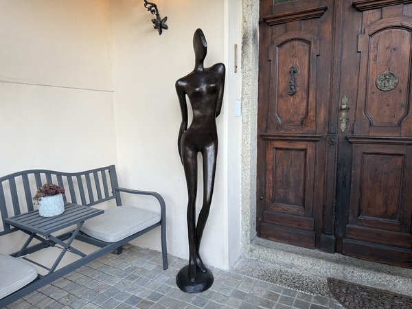 BRONZOVÁ SOCHA MODERNA - AKT ŽENY 182 cm