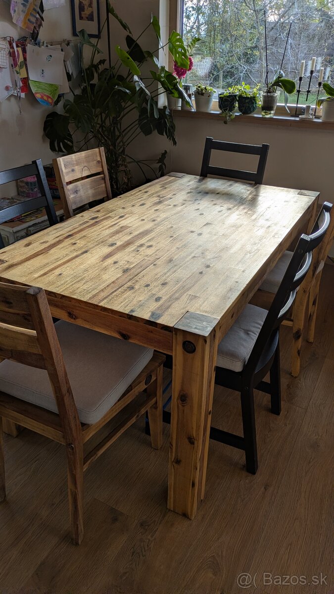 Masívny drevený stôl 90x160cm