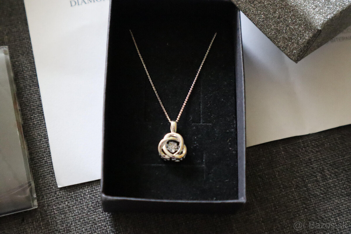 Dámsky strieborný náhrdelník s diamantom