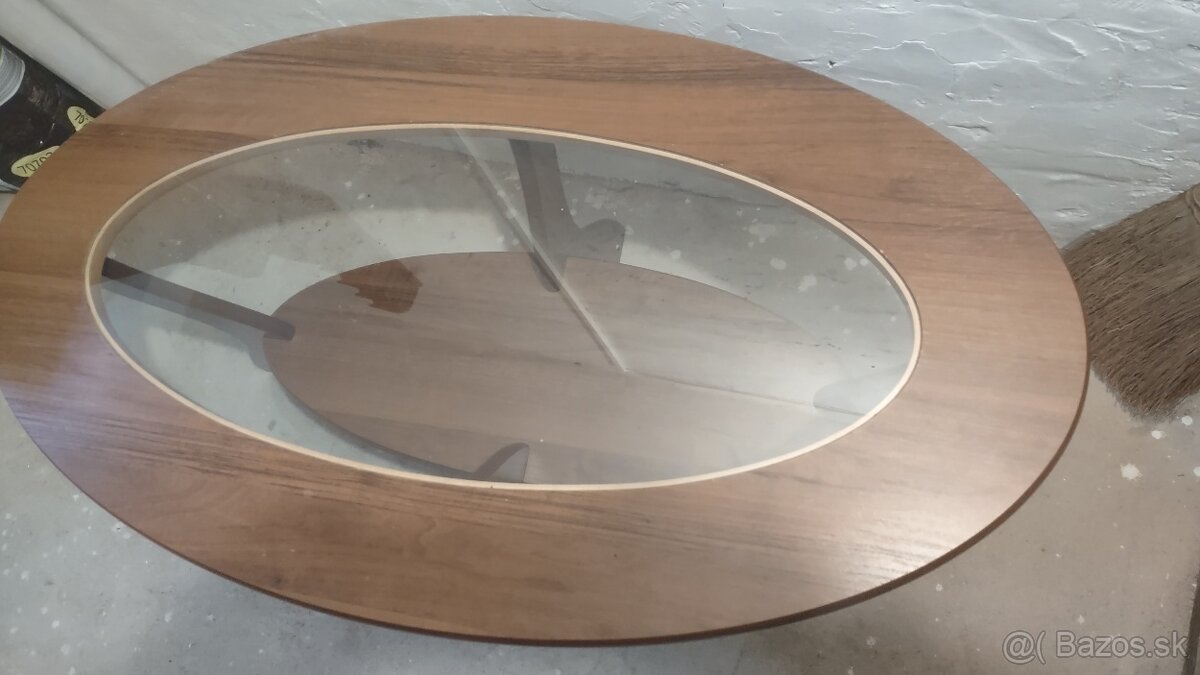 Konferenčný stolík