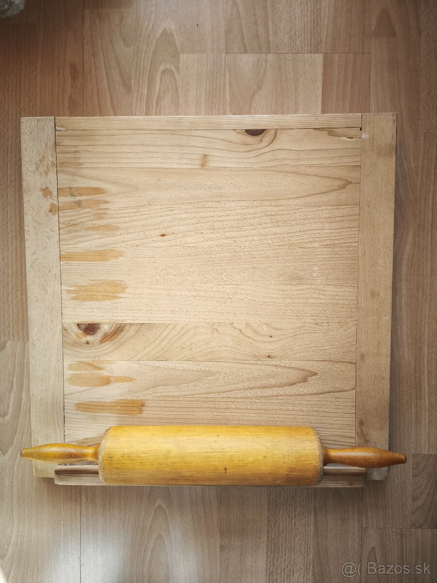 Vaľkacia doska + valček na cesto