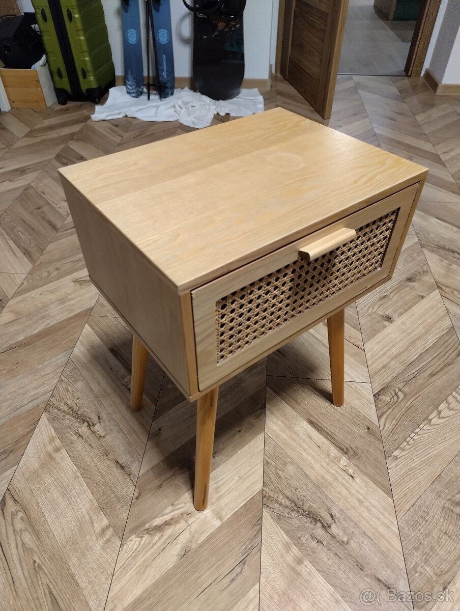 2 ks drevenych nocnych stolikov - cena spolu