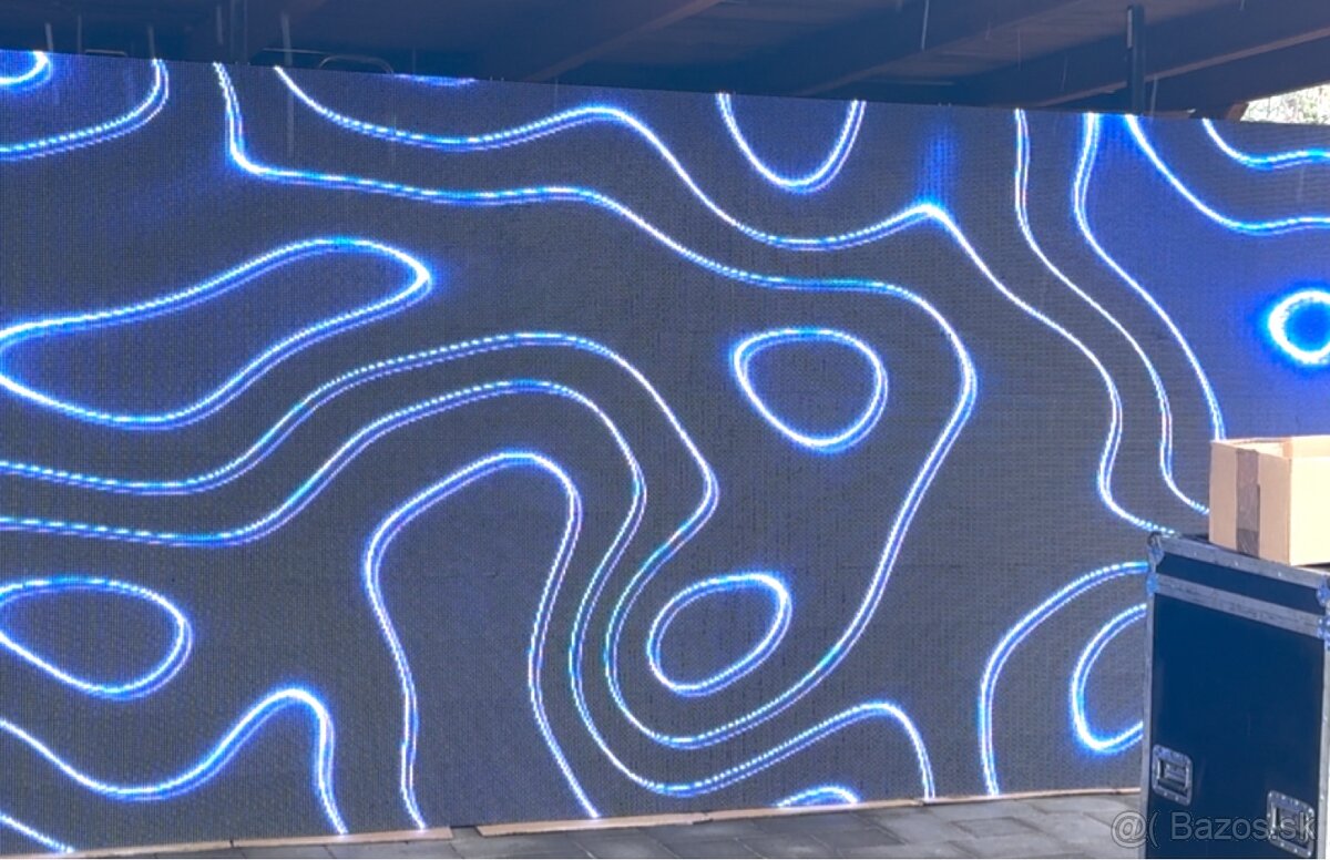 Predám profesionálnu outdoor LED obrazovku – 7,4 m² komplet