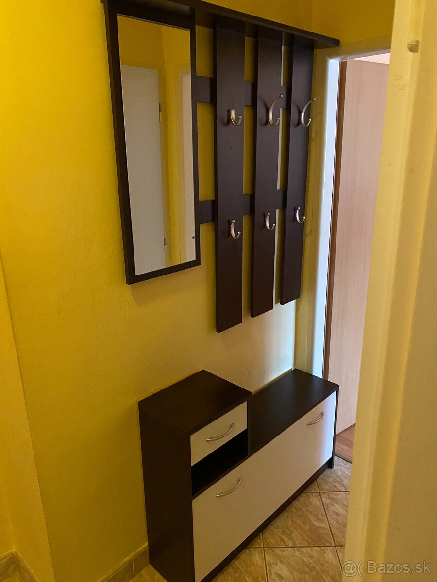 predsieňový nábytok