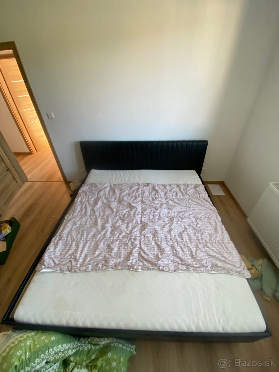 Manželská posteľ