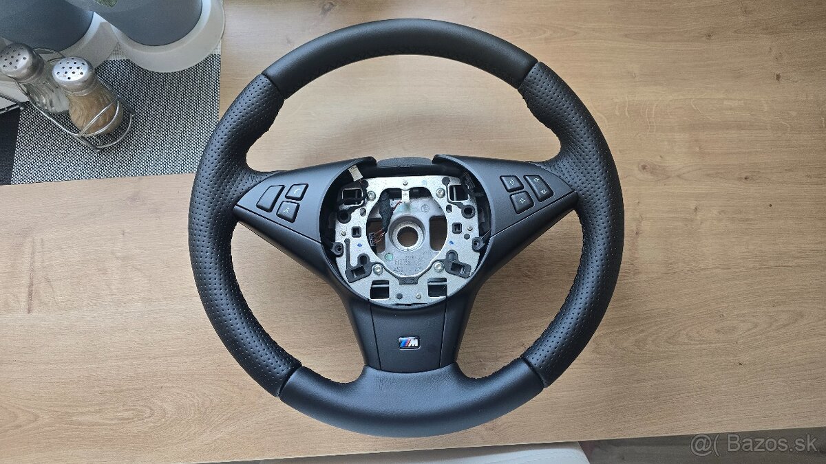 VOLANT BMW E60 E61 E60M E61M E63 E63M M5 BMW M6 packet