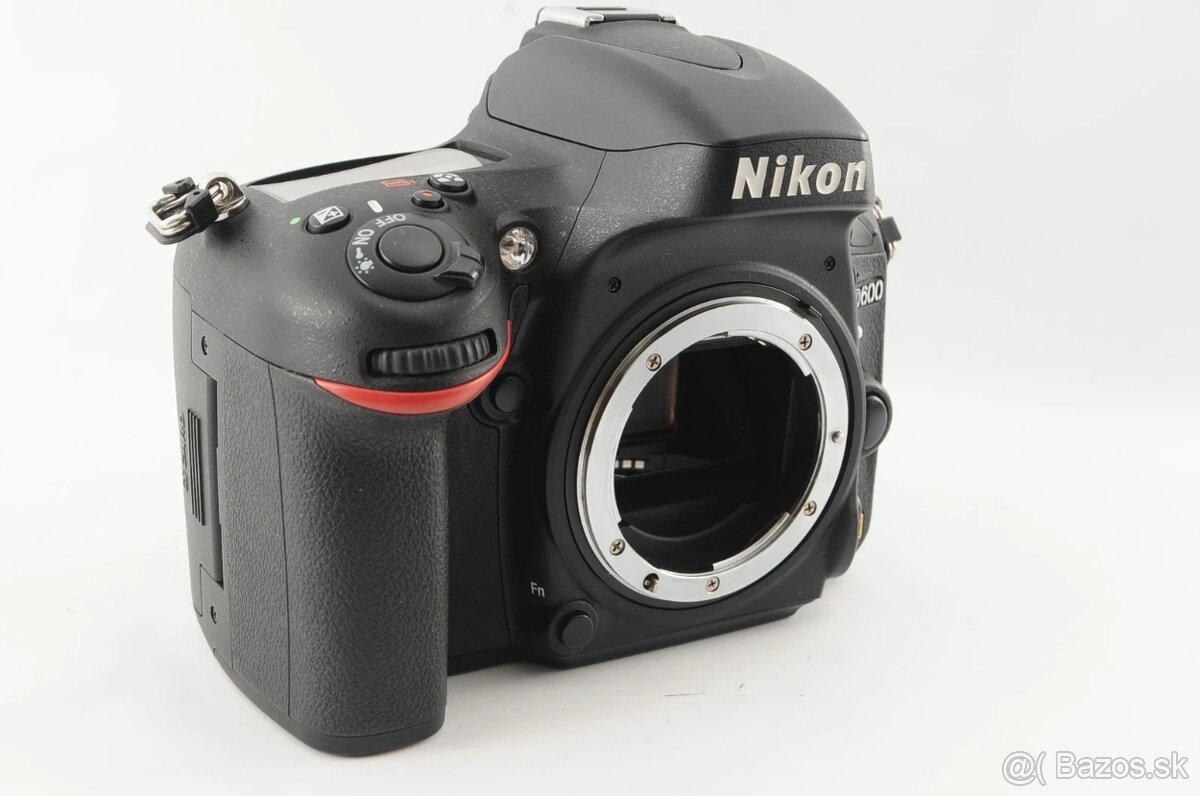 NIKON D600 - telo