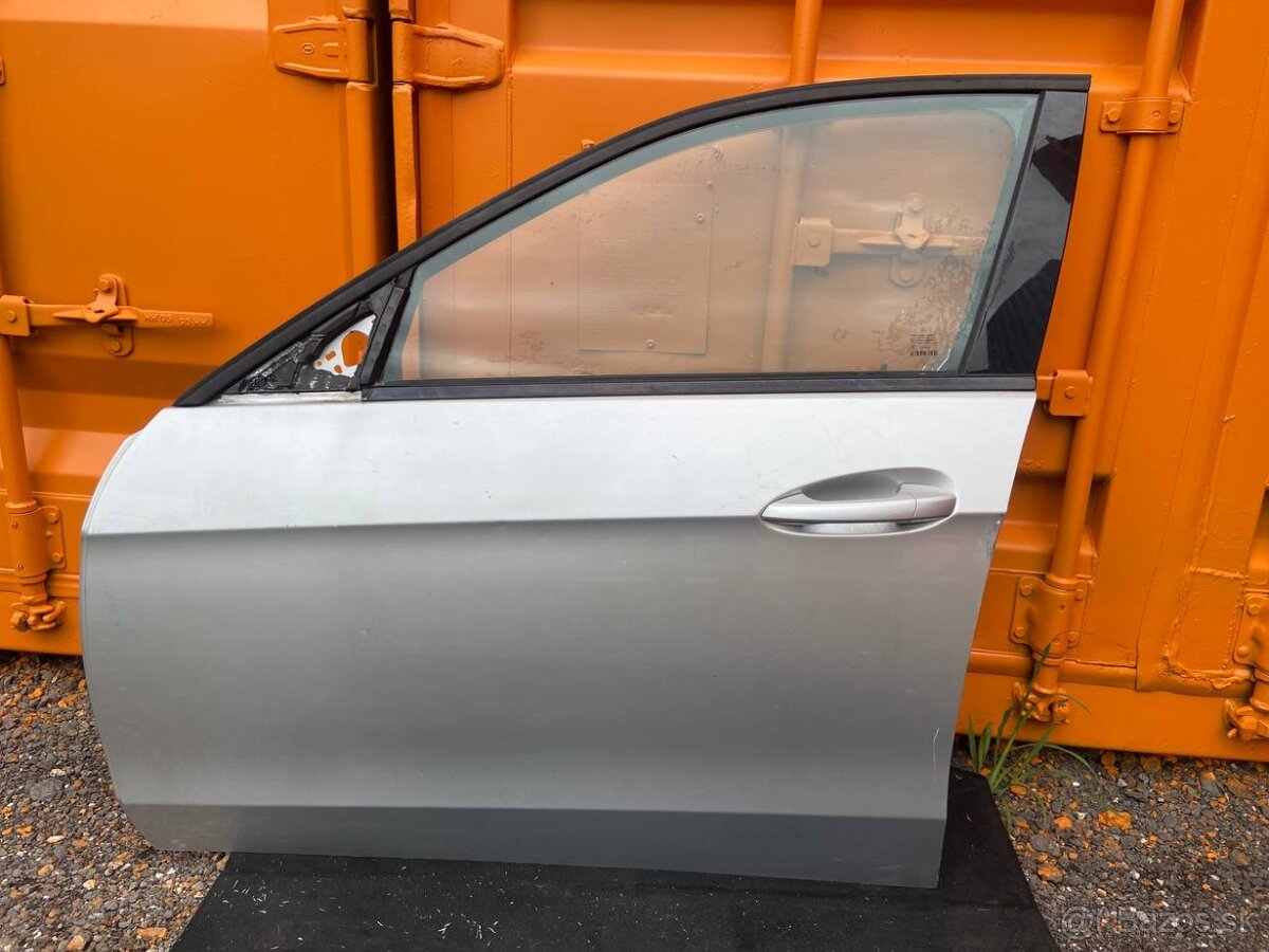 Predám ľavé predne dvere Mercedes W212 212 sedan