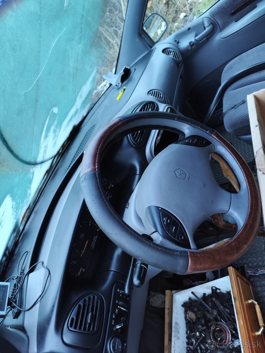 Chrysler Voyager 2,5 85kw