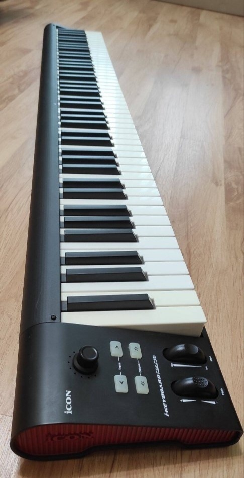 Predám NANO ICON 88 MIDI KLAVES
