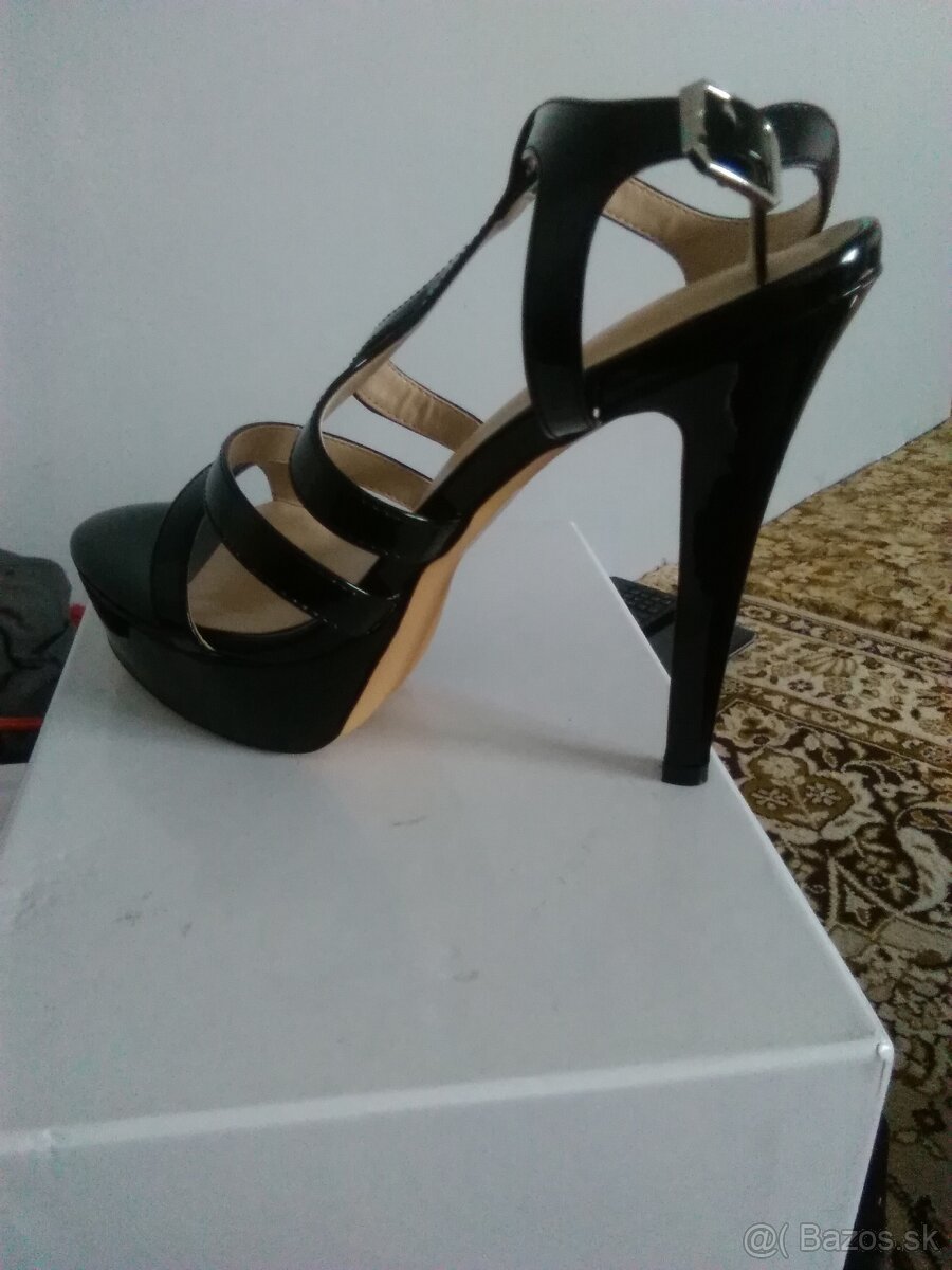 Predám dámske elegantné sandále na vysokom opätku