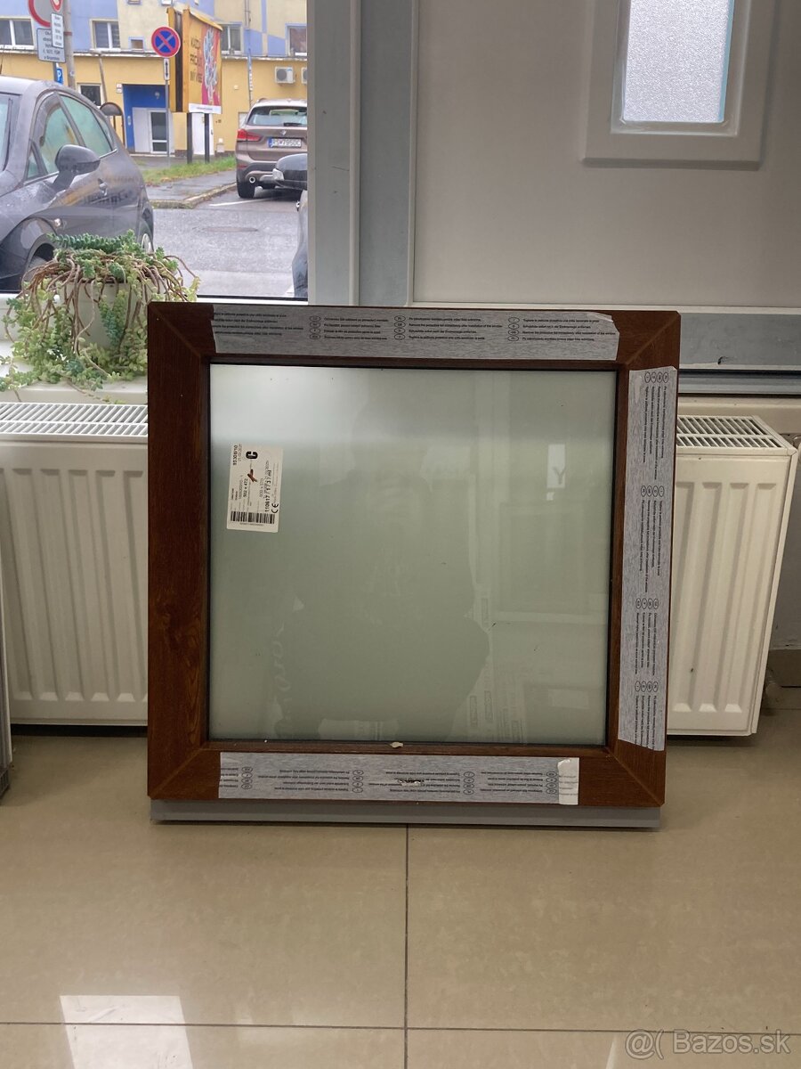 Plastové okno 600x570mm