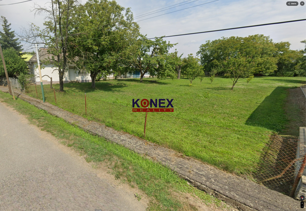 ROZĽAHLÝ POZEMOK s DOMOM v príjemnej obci JENKOVCE