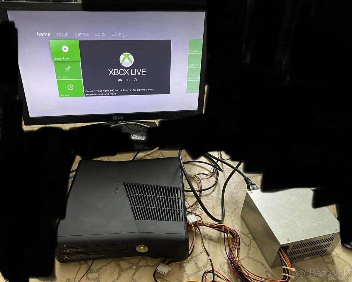 Predám tuto hernú xbox 360 s konzolu