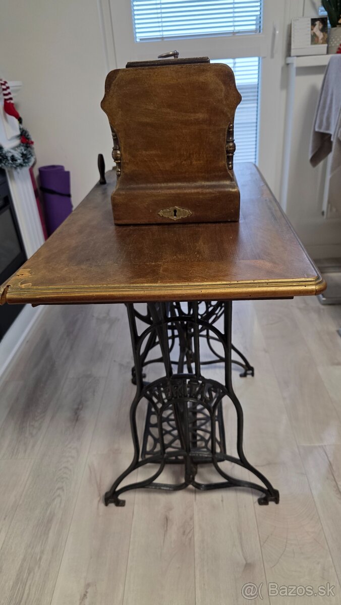 Na predaj starožitný šijací stroj VERITAS