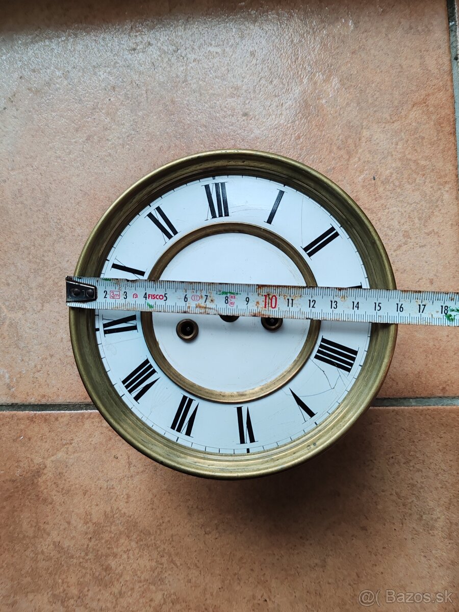 Starožitny hodinový stroj polkový