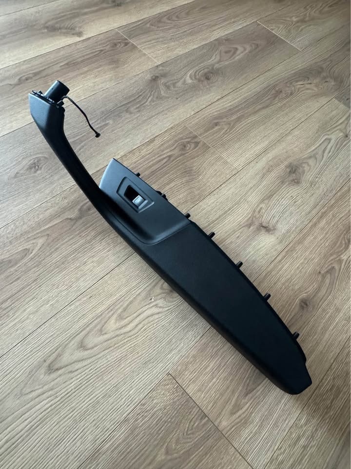 Madlo dverí pre Volkswagen Arteon, Passat