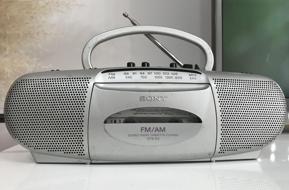 FM/AM STEREO RADIO CASSETTE-CORDER SONY CFS-E2