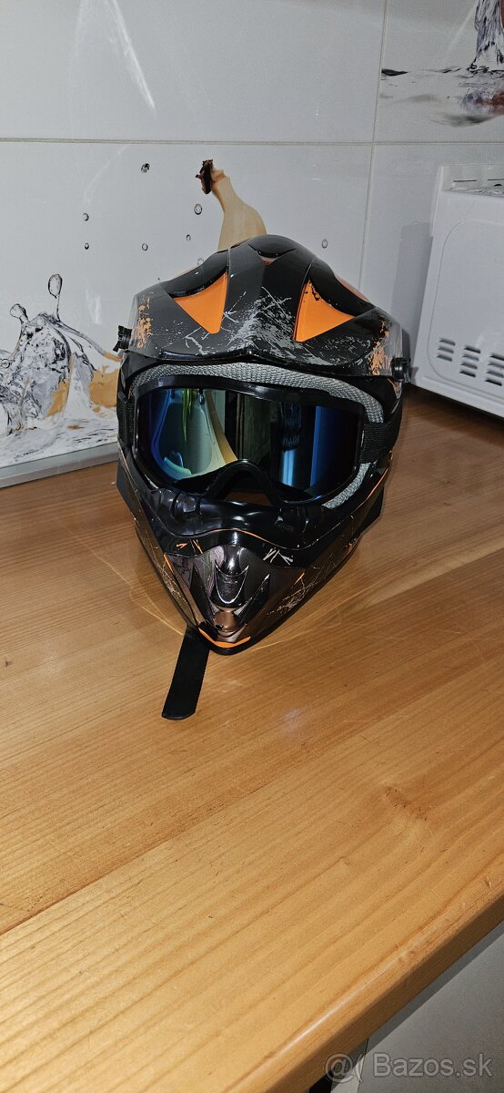 Predám Prilbu Helmet veľkosť M