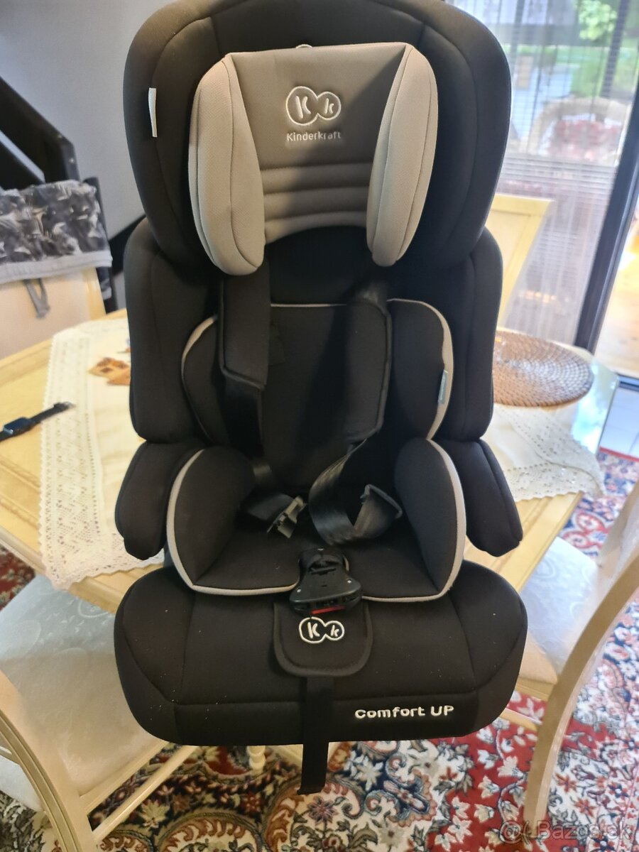 Autosedačka Kinderkraft COMFORT UP i-Size.