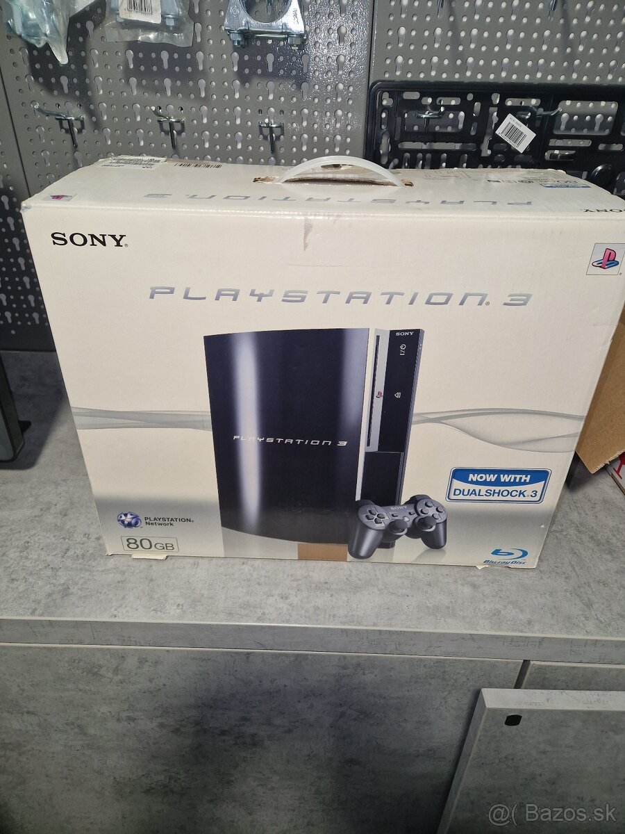 PS3 s Krabicou a blokom
