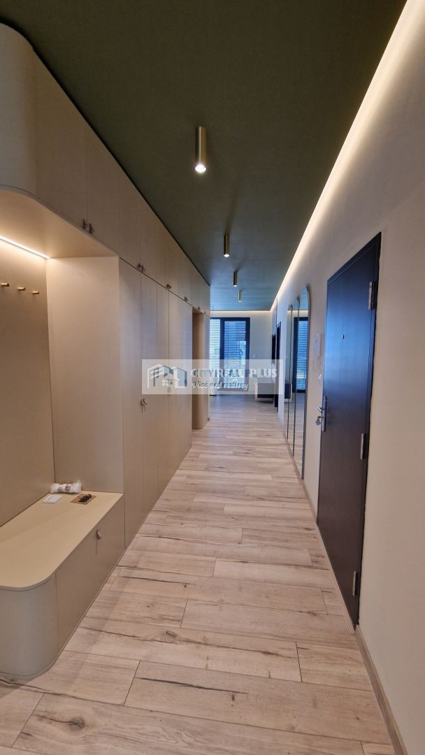 Ponúkam na PREDAJ 5 IZBOVÝ PENTHOUSE V MESTE NOVÉ ZÁMKY