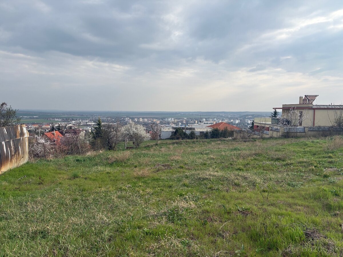 Stavebný pozemok s krásnym výhľadom Nitra, Zobor