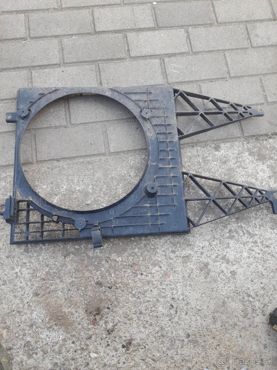 Drziak ventilatora na chladic Octavia 1