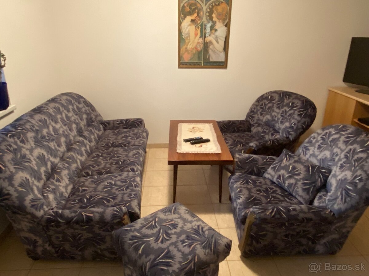 DARUJEM SEDAČKU, SKRINE,POSTEL