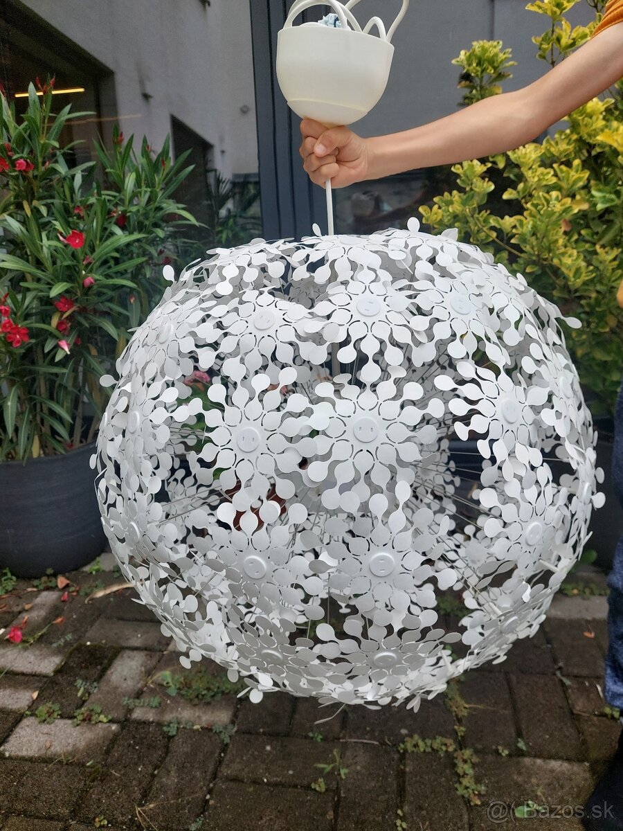 Biela stropná lampa