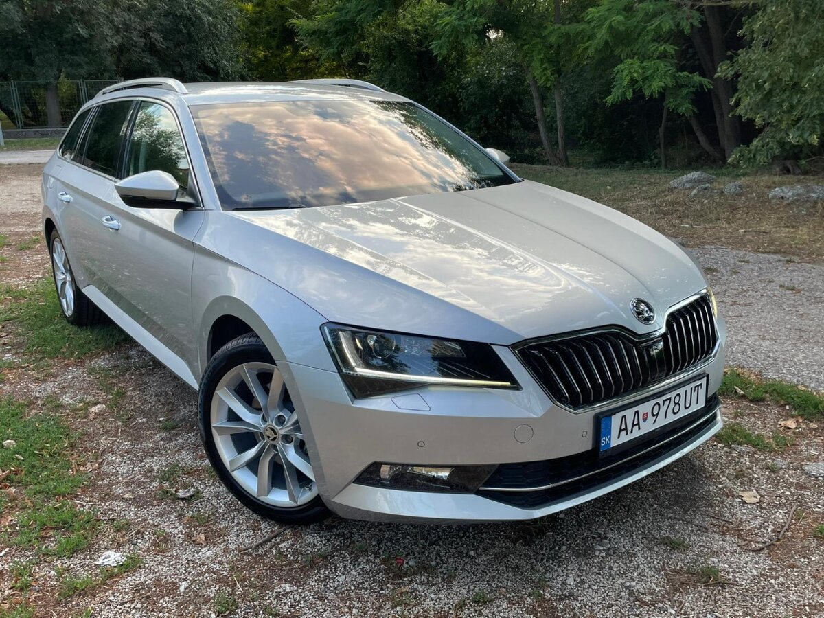 Superb Combi strieborná metalíza