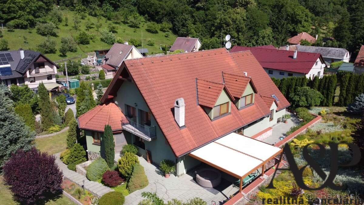 NA PREDAJ VÝNIMOČNÁ RODINNÁ VILA, POZEMOK 8000M2, PRIETRŽ, o