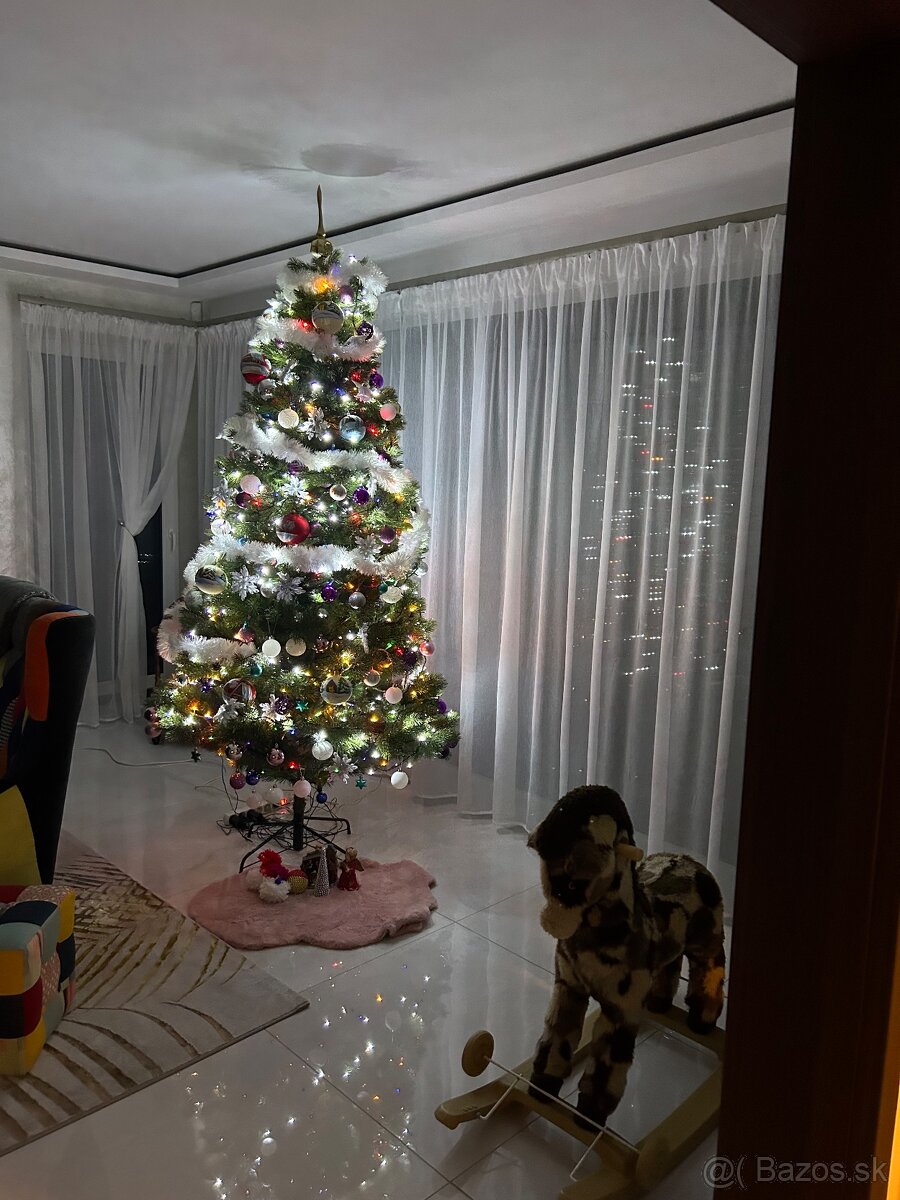 Vianočny 3D stromček 220 cm