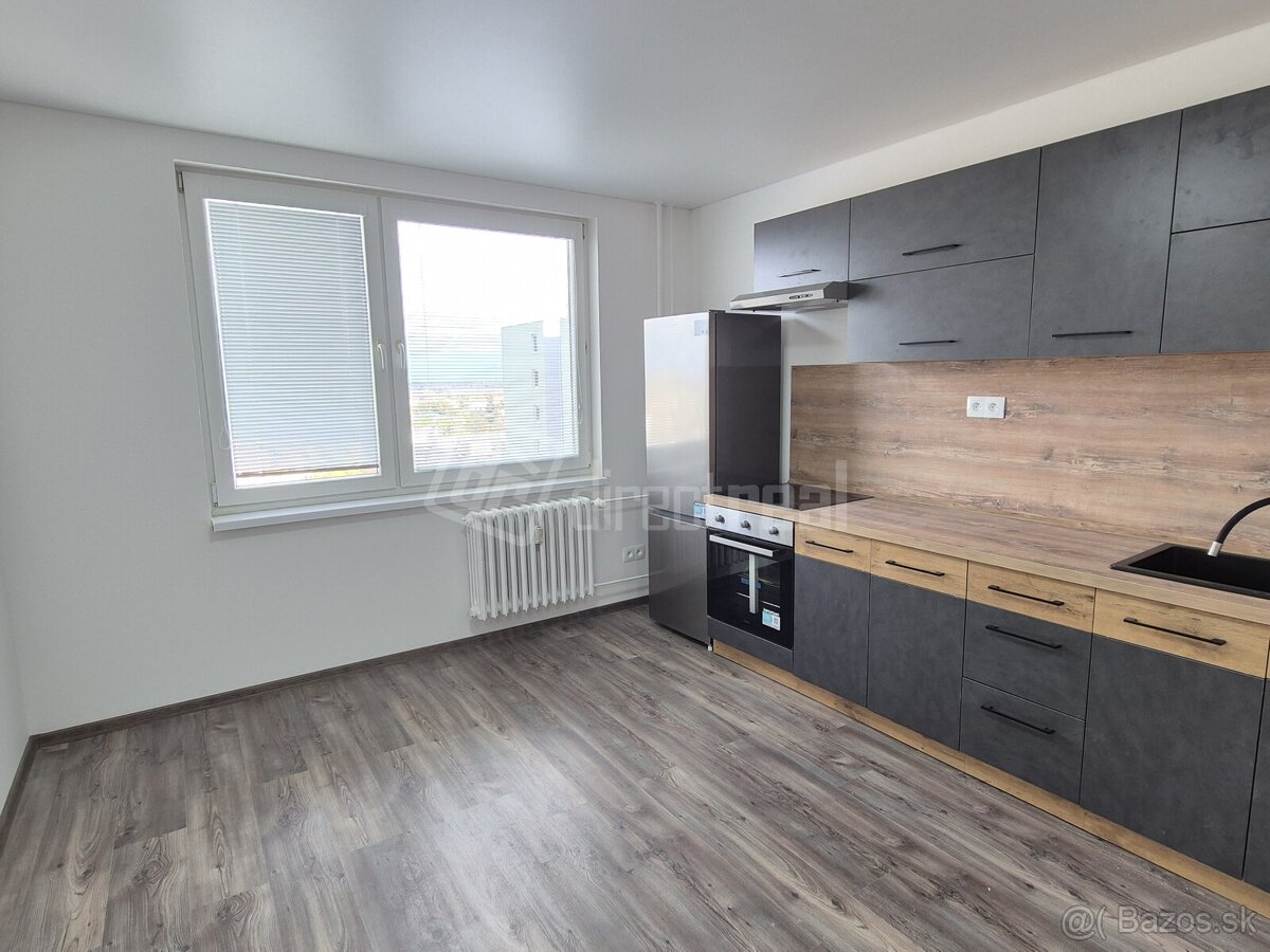 KOMPLETNE ZREKONŠTRUOVANÝ moderný 3-izb byt v centre m…