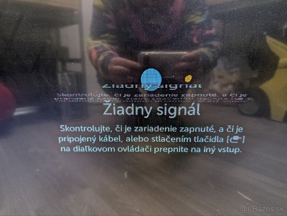 Tv LG 49", pasy na displeji