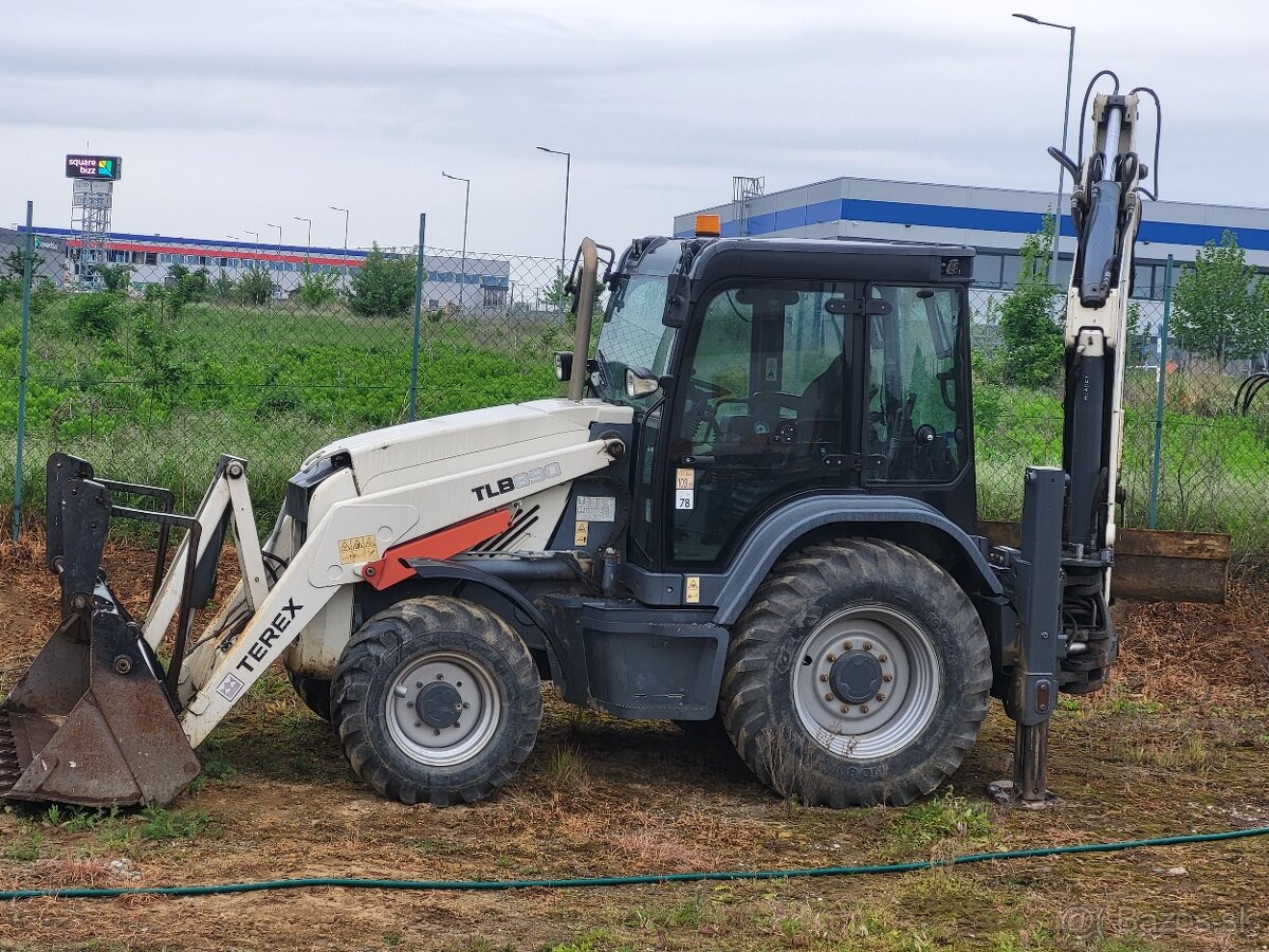 Traktorbager Terex TLB890