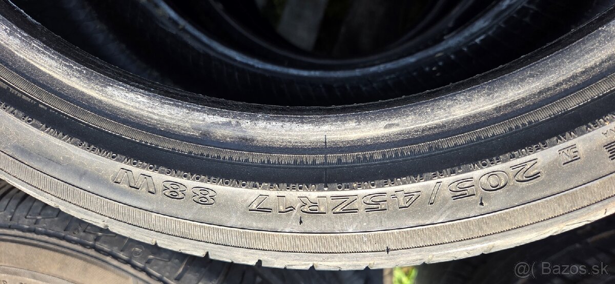 205/45 R17