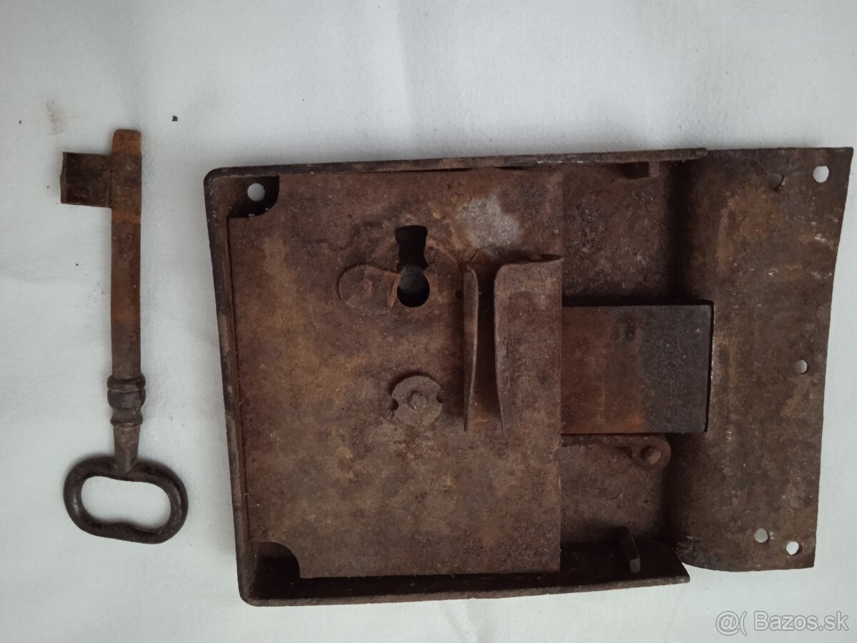 Starý zámok s kľúčom