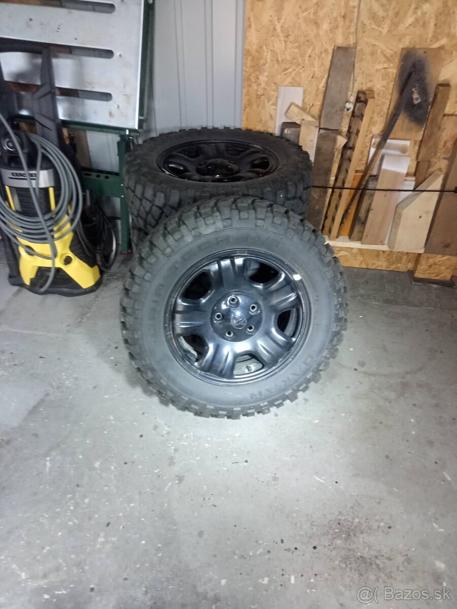215/70 R16