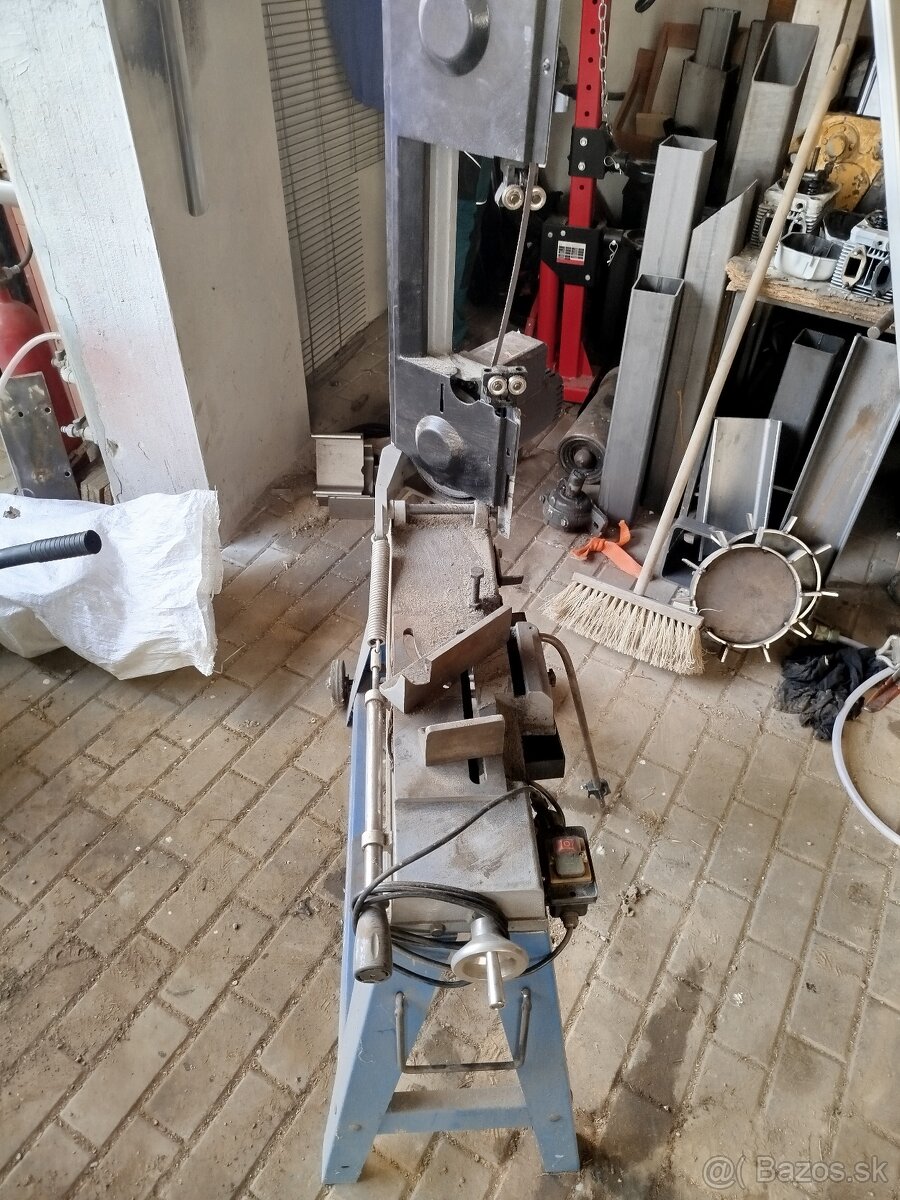 Pila na kov