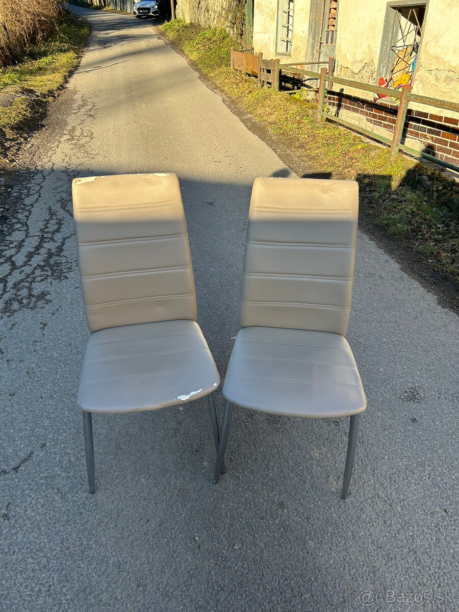 DREVENE A KOVOVE STOLICKY