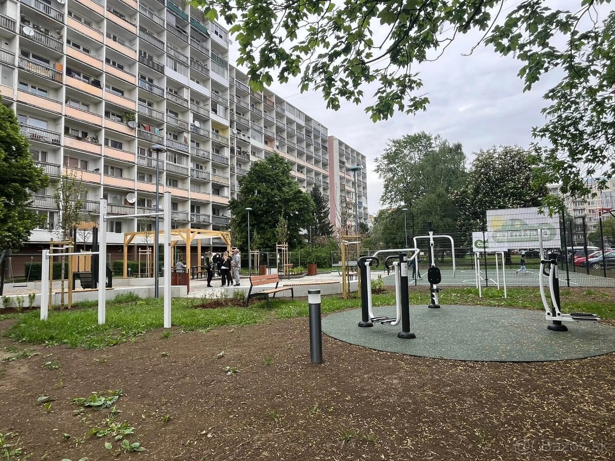 Prenajmem 1-izb. zar. a prerobený byt na sídlisku Stred v PB