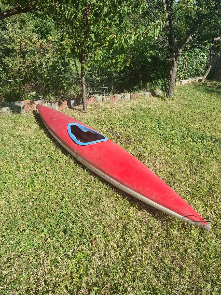 Laminatovy kajak
