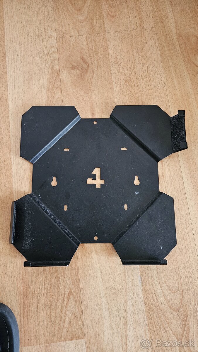 Držiak na stenu pre ps4