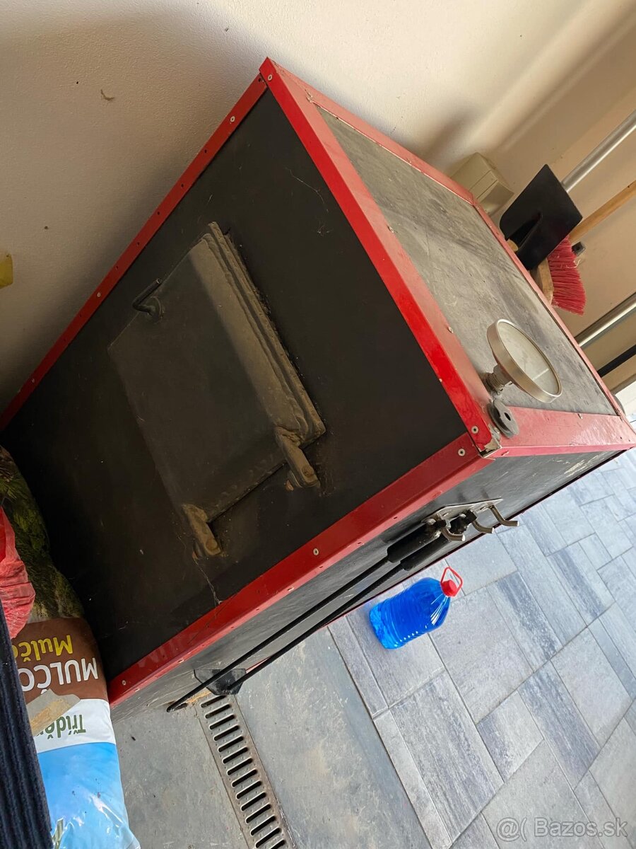 Kotol na tuhé palivo