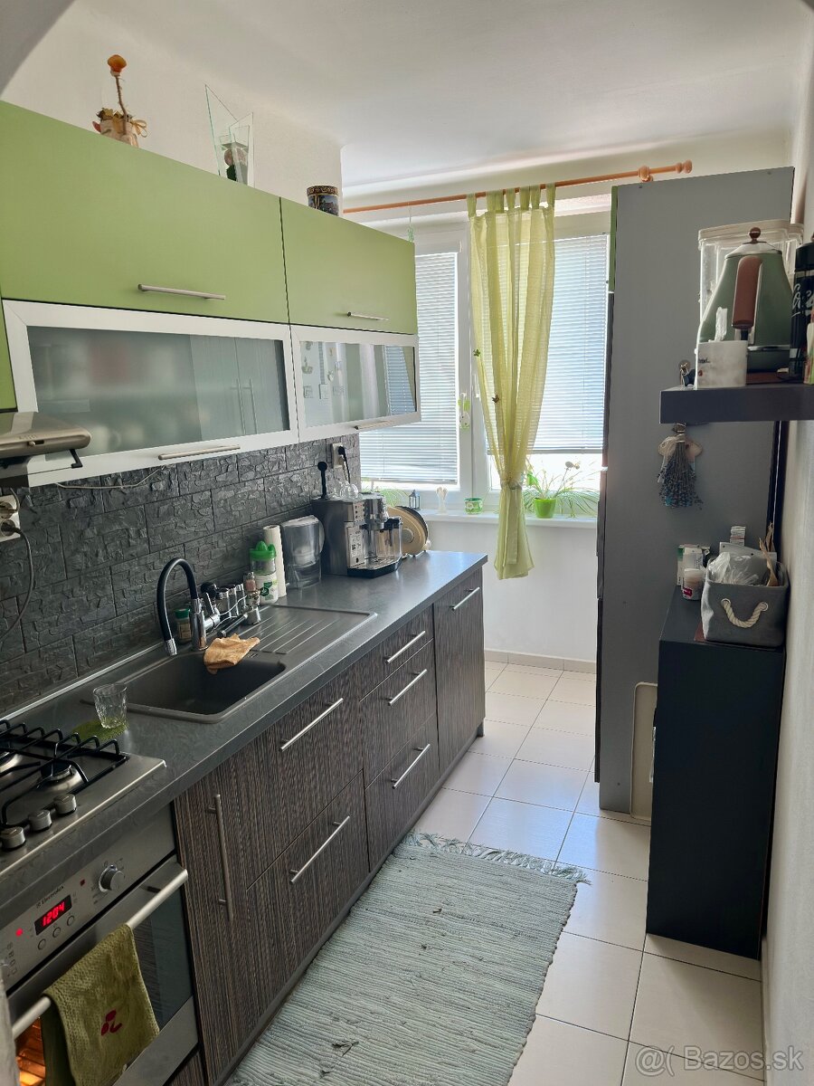Predaj 3 izb. byt s murovanou pivnicou , Vrbové