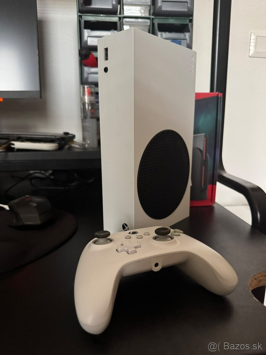 Predam xbox series S v bielom prevedení s pamäťou 512GB Ku k
