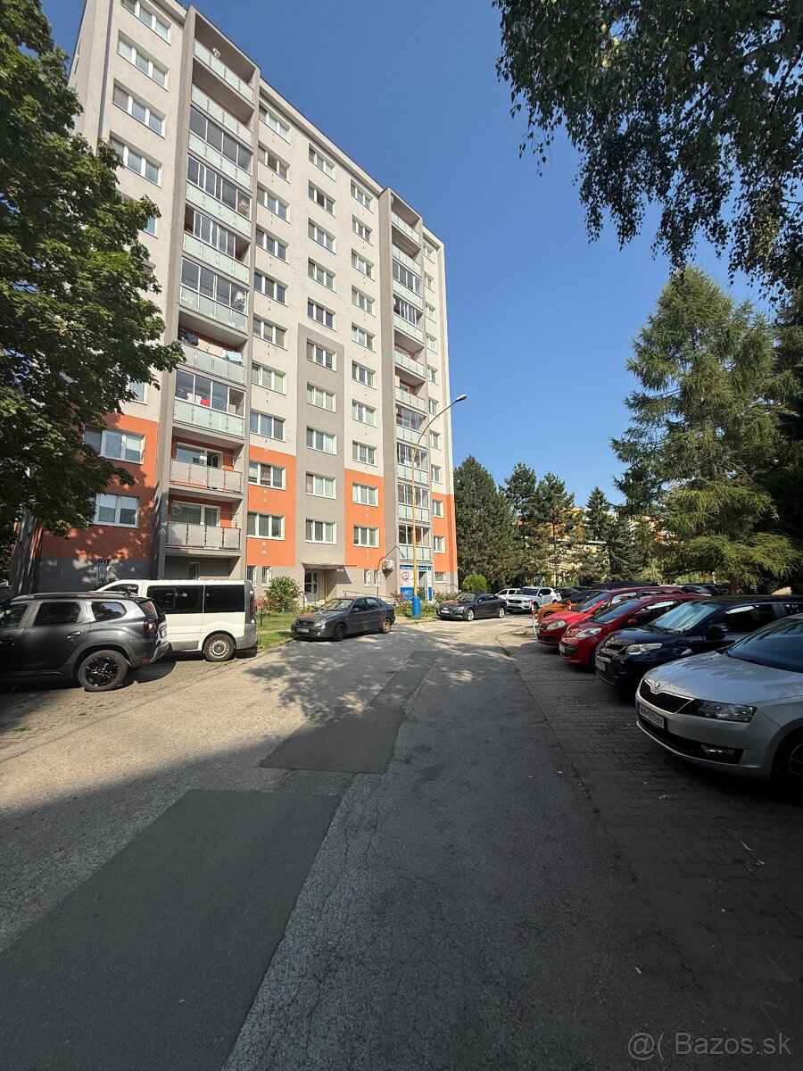 Na prenájom 4-izbový byt + garáž, Košice – Terasa, ul.Výsta